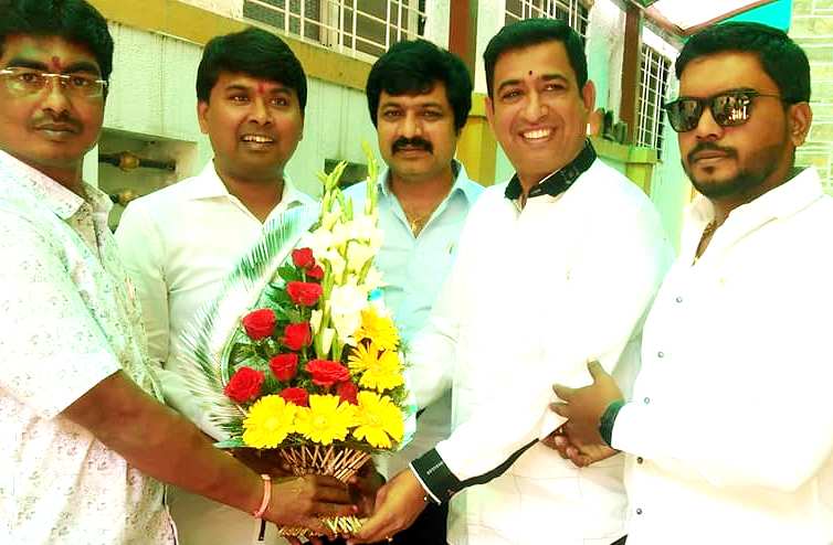 अण्णाभाऊ साठे विकास महामंडळाचे अध्यक्ष अमित गोरखे यांचा उद्योजक विलास शिंदे यांनी केला सत्कार