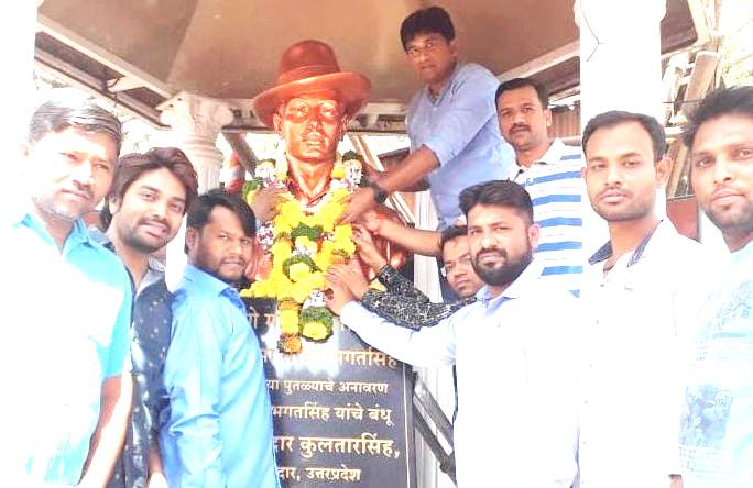 पिंपरी चिंचवड शहर जिल्हा युवक काँग्रेस कमिटी च्या वतीने शहीदांना केले अभिवादन