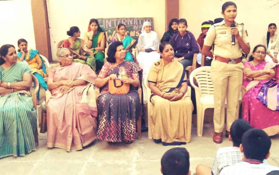 विद्यानंद भवन हायस्कुल मध्ये महिला दिन साजरा झाला