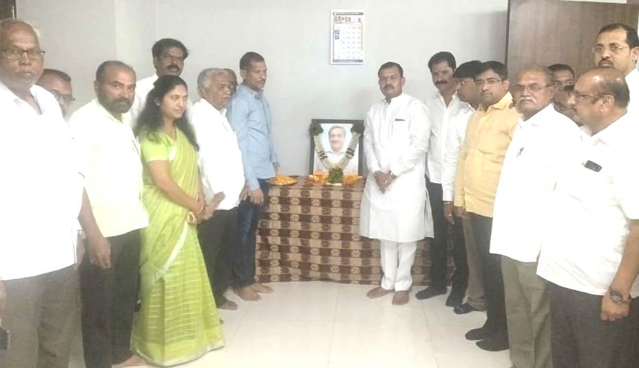  शहर भाजपकडून दिवंगत मनोहर पर्रीकर यांच्या आठवणींना उजाळा
