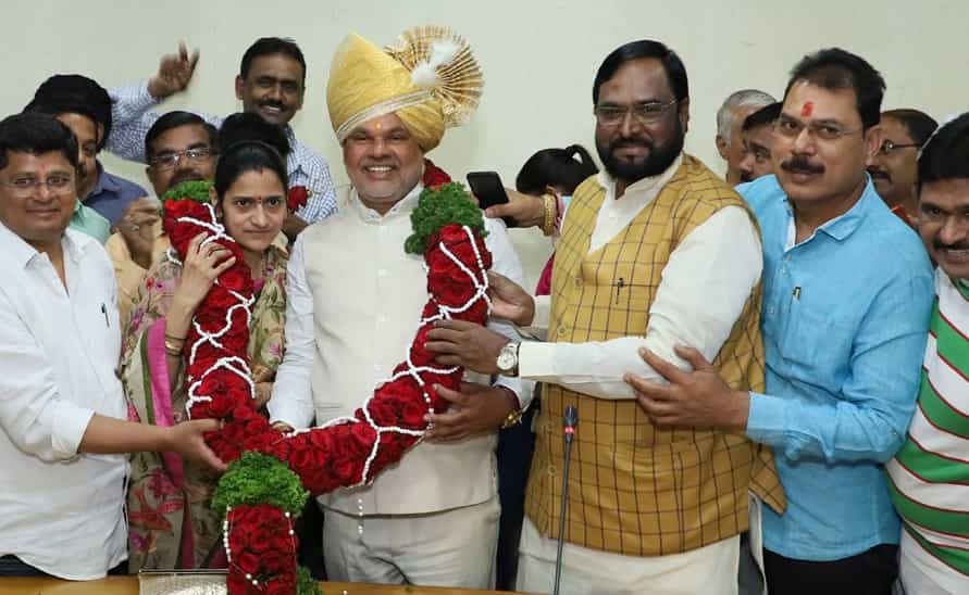 विलास मडीगेरी यांना एकूण १२ तर मयुर कलाटे यांना एकूण ४ मते मिळाली