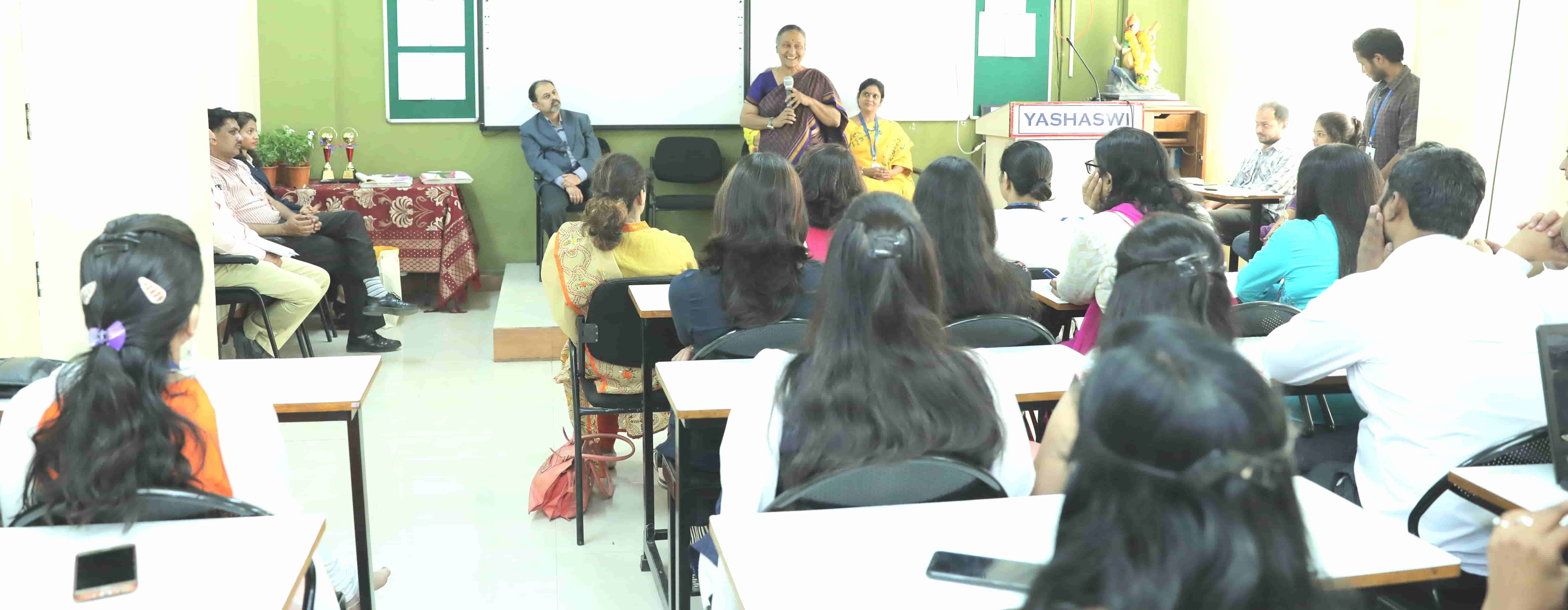 'यशस्वी' संस्थेच्या वतीने महिला दिनानिमित्त आयोजित परिसंवाद संपन्न