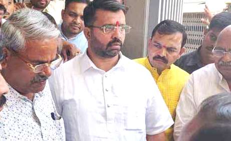 आढळराव-लांडगे यांच्यात दिलजमाई, लांडगे यांनी तहानुसार केला प्रचारास प्रारंभ