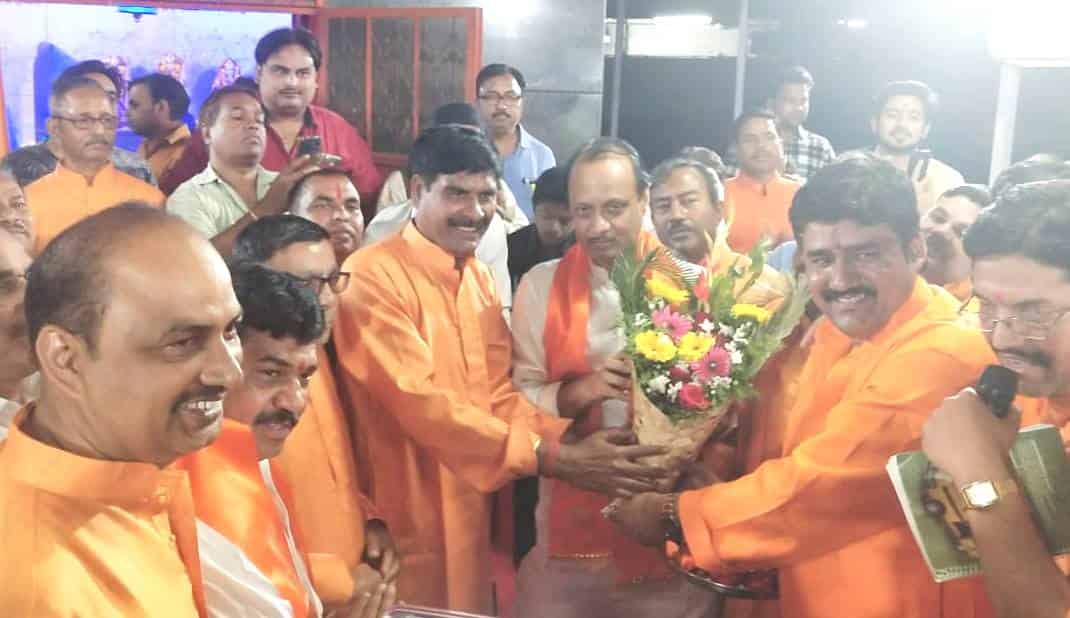 उत्कृष्ट मंदिर बांधणीबद्दल उत्तर भारतीय समाजाचे अजित पवारांनी केले कौतुक