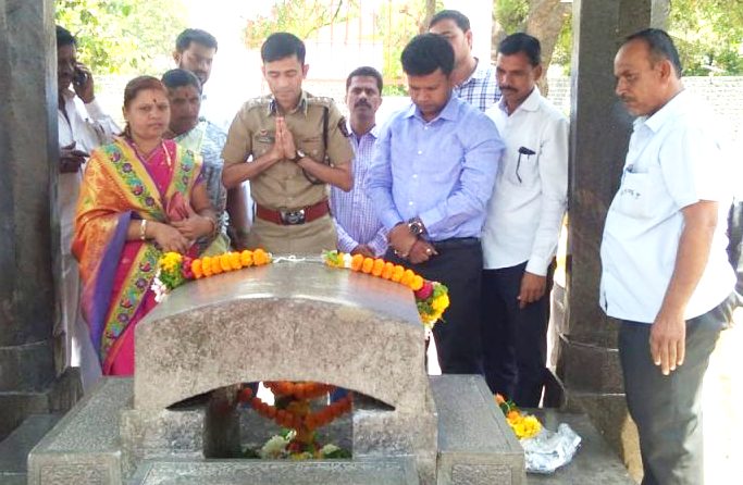 छत्रपती संभाजी महाराज यांच्या पवित्र वढु याठिकाणी जिल्हाधिकारी नवल किशोर राम यांची भेट