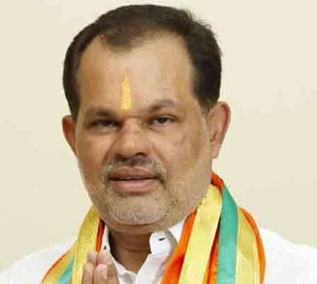 शहरातील कचरा पेटला; रॉय व मडिगेरी यांच्यात जोरदार खडाजंगी