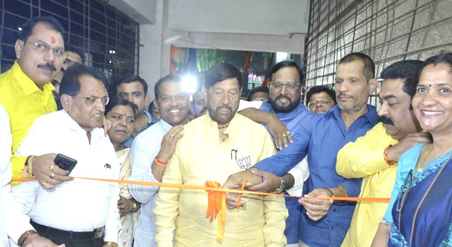 राष्ट्रवादी काँग्रेस ही पार्टी नव्हे, तर पवार घराण्याने चालवलेली कंपनी; पालकमंत्री गिरीश बापटांचा हल्लाबोल