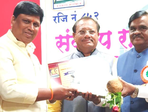 सौंदणकर यांना आदर्श कार्यकर्ता पुरस्कार प्रदान