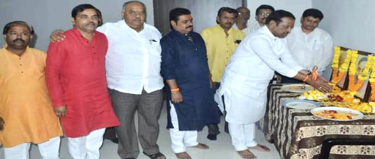 खासदार बारणे यांनी वर्धापनदिनानिमित दिली भाजप कार्यालयास भेट, व्यक्त केल्या शुभेच्छ्या