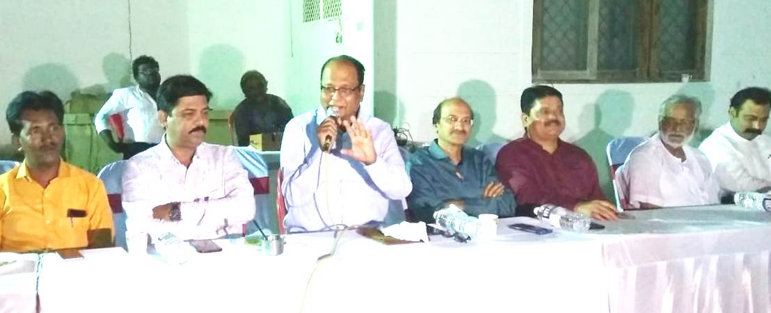 ''विकला असेल चहा, म्हणून काय देश विकायचा असतो काय?’' - रामदास फुटाणे