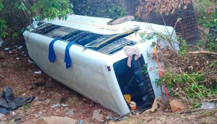 ताम्हिणी घाटात बस कोसळून २ ठार तर २४ जखमी