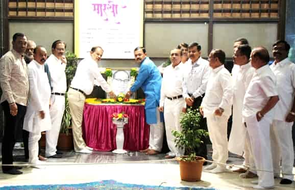 महापालिकेच्या वतीने महामानवांना दिली मानवंदना