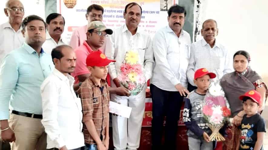 बुलढाण्यातील शहीद जवानांच्या कुटुंबियांना मराठवाडा जनविकास संघातर्फे आर्थिक मदत