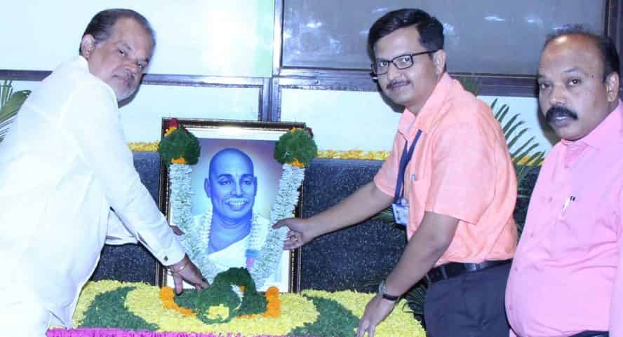 महापालिकेच्या वतीने राष्ट्रसंत तुकडोजी महाराज यांची जयंती साजरी