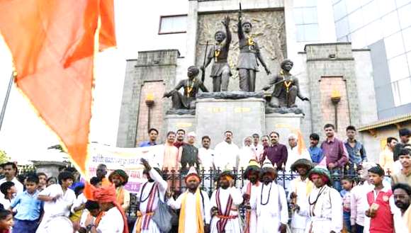 क्रांतिवीर चापेकर बंधूंच्या १२ व्या स्मृतीदिनानिमित्त अभिवादन