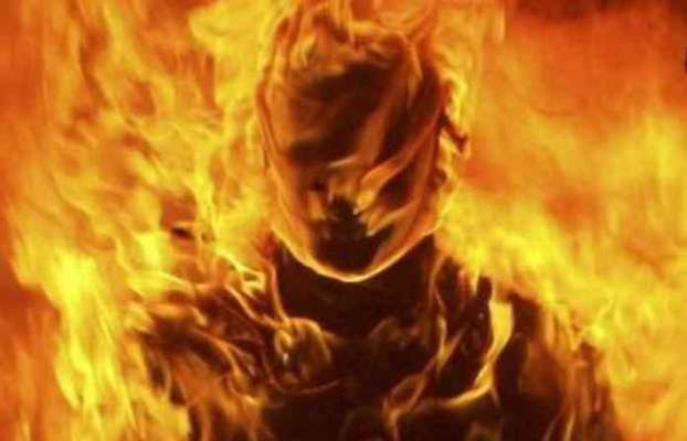 ठेवलेले पैसे परत न केल्याने एकाची त्याच्या घरासमोरच आत्महत्या