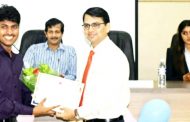 डॉ. डी. वाय. पाटील कॉलेज ऑफ फार्मसी तर्फे 'उत्कृष्ट विद्यार्थी' पुरस्कार प्रदान 