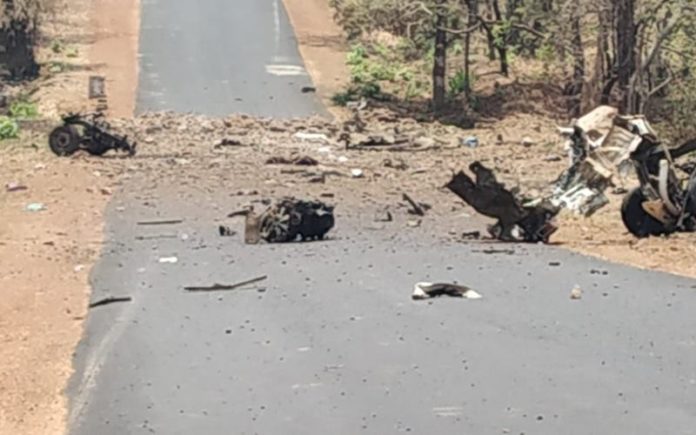 महाराष्ट्र दिनीच कमांडो जवानांच्या ताफ्यावर हल्ला