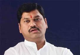 मुदत असतानाही मुख्य सचिवांची बदली का? धनंजय मुंडेंचा सवाल