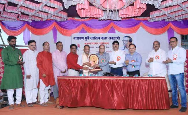 डॉ. श्रीपाल सबनीस 'नारायण सुर्वे जीवनगौरव पुरस्कारा'' ने सन्मानित 