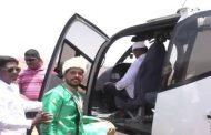 मावळातील नवरदेवाचा असाही थाट; चक्क हेलिकॉप्टरने गाठले विवाहस्थळ