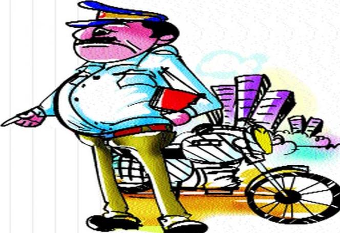 पिंपरी-चिंचवड वाहतूक पोलिसांनी उगारला ३ हजारांच्यावर वाहनचालकांवर कारवाईचा बडगा