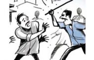 घरभाडे देण्यास उशीर झाल्यामुळे घरमालकाची भाडेकरूंना मारहाण