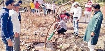 पिंपळे गुरव, नवी सांगवी परिसरात सुकलेल्या झाडांना पाणी