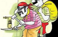 देवदर्शनासाठी गेलेल्या शेतकऱ्याच्या घरात साडेदहा लाखांची चोरी