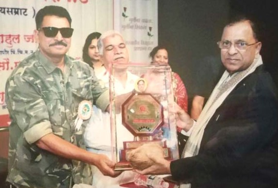 ऐश्‍वर्यम् ग्रुपचे चेअरमन भीमसेन अग्रवाल यांना बांधकाम क्षेत्रातील महाराष्ट्र भुषण पुरस्कार प्रदान