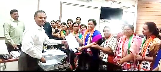 पोलीस आयुक्तालयासमोर राष्ट्रवादी कार्यकर्तींचा थाळीनाद
