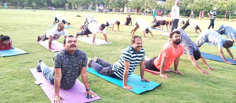 पंतप्रधान मोदी योगासने करूनच, अठरा तास न थकता देशासाठी काम करतात - महापौर जाधव
