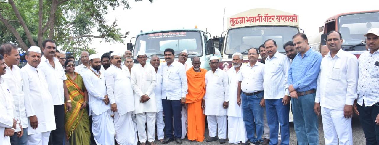 मराठवाडा चॅरिटेबल ट्रस्ट तर्फे पालखी सोहळ्यातील दिंड्यांसाठी पिण्याच्या पाण्याचे टँकर