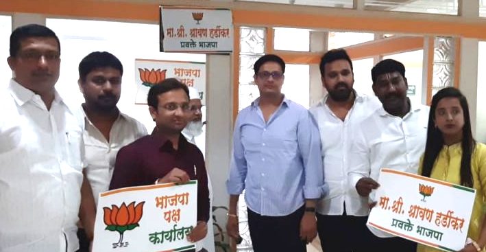 राष्ट्रवादीच्या नगरसेवकांनी आयुक्त कार्यालयाला लावली ''भाजप प्रवक्ते'' ची पाटी