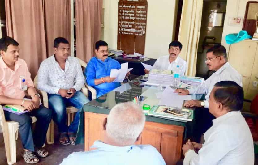 मावळात शिवसेनेने उभारली चार पीकविमा मदत केंद्र