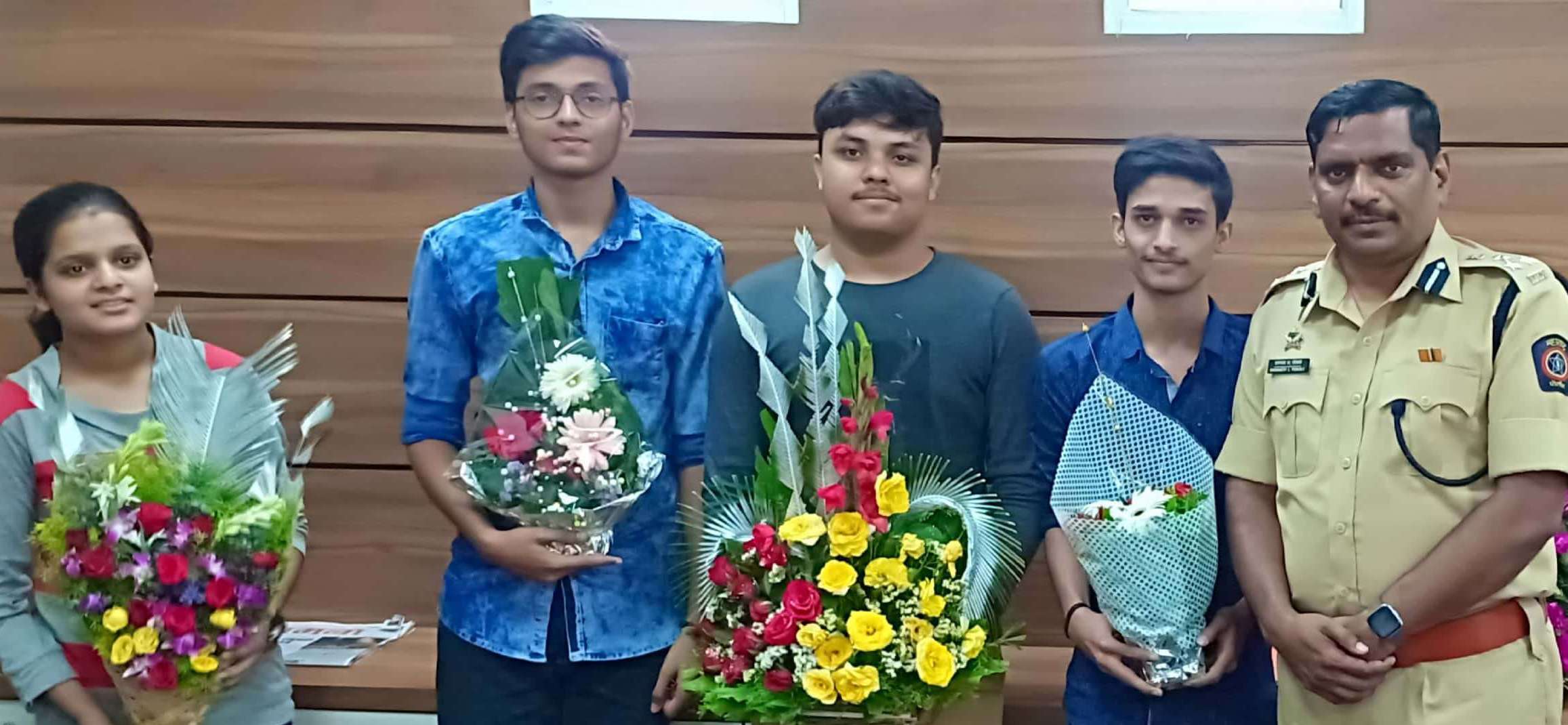 १० वी, १२ वीतील यशस्वी विद्यार्थ्यांचा अप्पर पोलीस आयुक्त रामनाथ पोकळे यांच्या हस्ते सन्मान