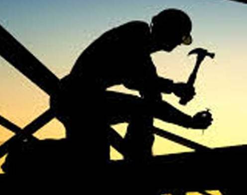 किती कामगारांचा जीव गेल्यावर कारवाईचा बडगा उगारणार? बांधकाम कामगार सेनेचा सवाल