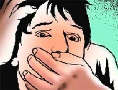 अश्लील व्हिडिओ दाखवून सख्या बापाने केला स्वतःच्या मुलावर व पत्नीवर लैंगिक अत्याचार