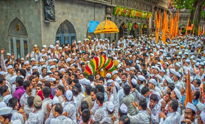माऊलींच्या पालखी प्रस्थानप्रसंगी, मंदिरातील गर्दीवर नियंत्रणासाठीची बैठक अयशस्वी  