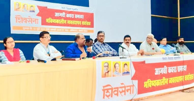 आयुक्त 'धृतराष्ट्राची' भूमिका सोडा अन्यथा शहर कचऱ्यात जाईल!