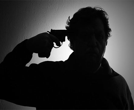 आयटी कंपनीत काम करणाऱ्या तरुणाने पिस्तुलातून स्वतःवर झाडली गोळी