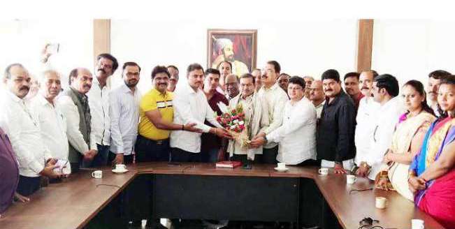 साडेबारा टक्के जमीन परतावा प्रश्न मार्गी लावल्याबद्दल भाजप निष्ठावंतांनी केला खाडेंचा सत्कार