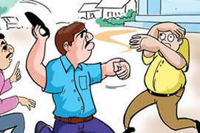 भांडत असल्याचा गैरसमज करून तिसऱ्या तरूणाने केली एकाला मारहाण