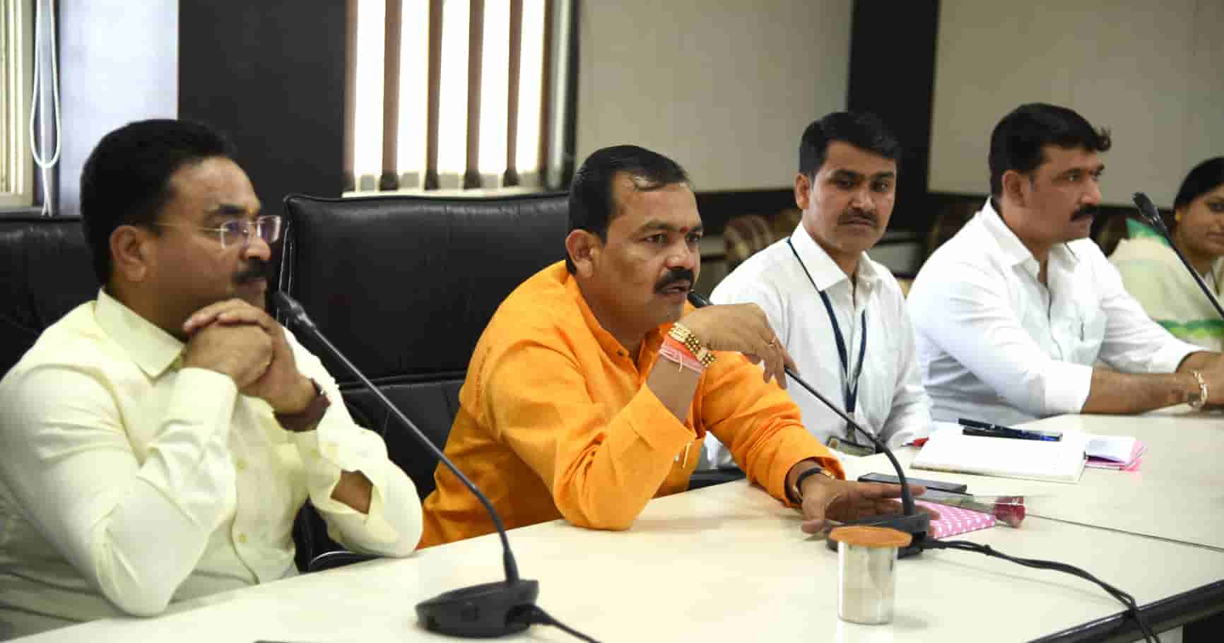 प्रभागात कचरावाहतूक गाड्यांची संख्या वाढवून फे-या वाढविण्यावर भर देण्याच्या महापौरांच्या सूचना