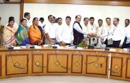 रेकॉर्डब्रेक उत्पन्नाबद्दल बांधकाम परवानगी व करसंकलन विभागाच्या प्रमुखांचा सत्कार
