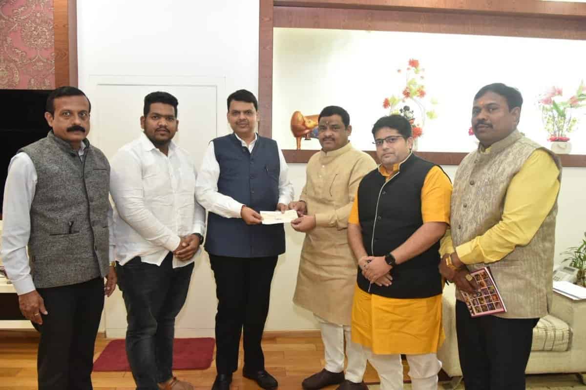 डॉ. हेमंत तापकीर यांचा मुख्यमंत्री सहायता निधीस हातभार; युवराज दाखले यांनी केले कौतुक 