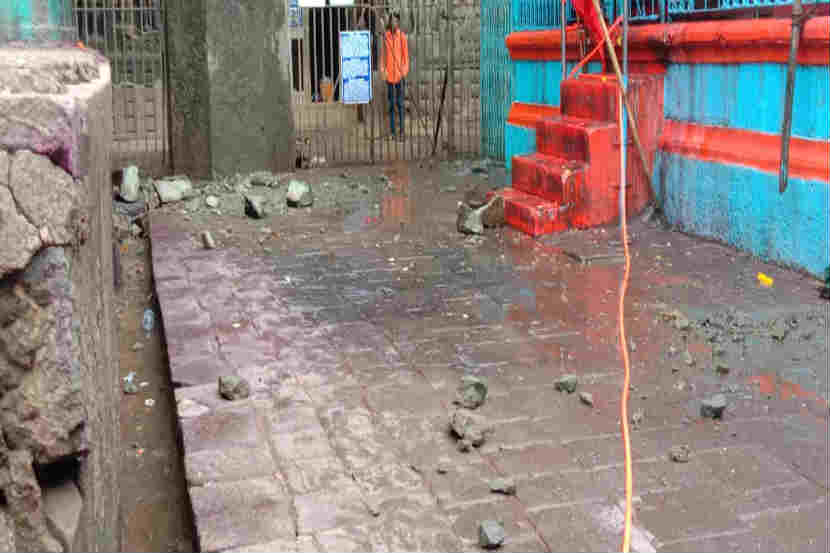 कार्ल्यात एकविरा देवीच्या मंदिराशेजारी कोसळली दरड; जीवितहानी नाही