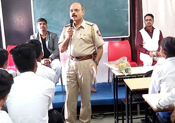 आयआयबीएम कॉलेजमध्ये पोलिसांनी दिले विद्यार्थ्यांना स्व-संरक्षणाचे धडे