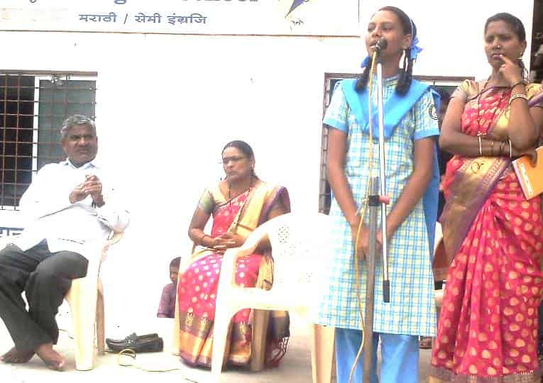 विश्वरत्न इंग्लिश मिडीयम स्कुल व कै. विष्णूपंत विद्यालयाच्या प्रांगणामध्ये गुरुपौर्णिमा साजरी