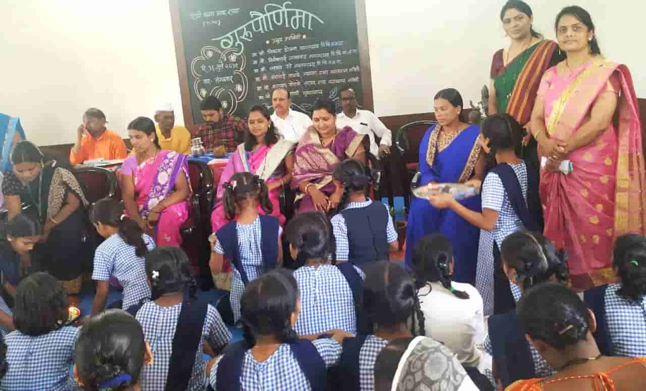 दिघी मनपा शाळेत गुरुपौर्णिमा उत्साहात संपन्न